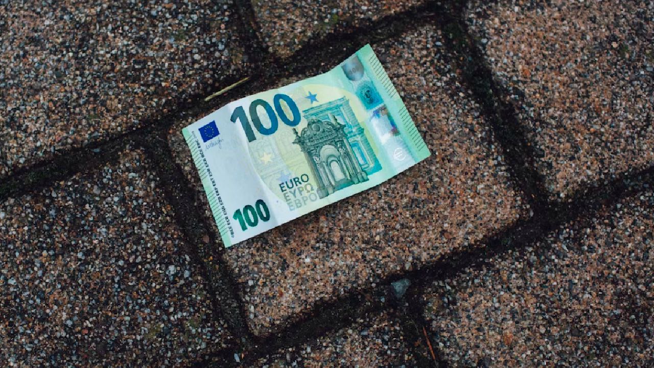 Almanya'da sokakta 10 Euro'dan fazla bulan cebine atmasın!