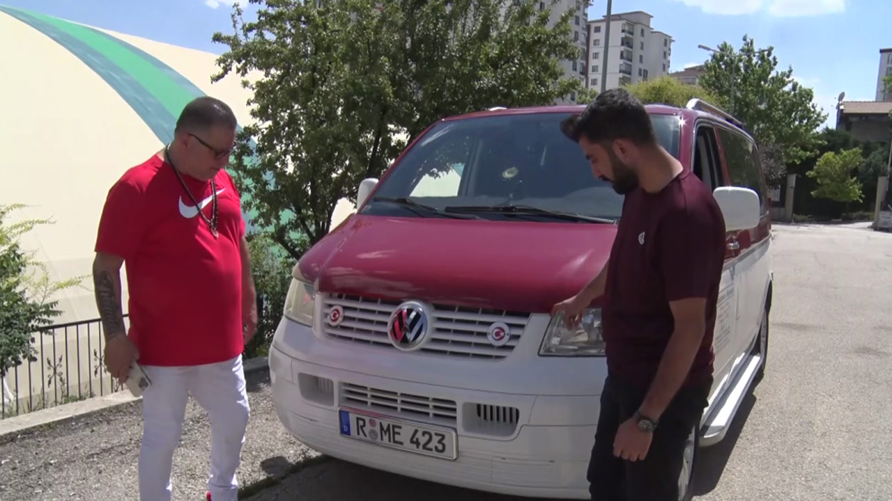 Bordo-Beyaz minibüsüyle Almanya’dan Elazığ’a gitti