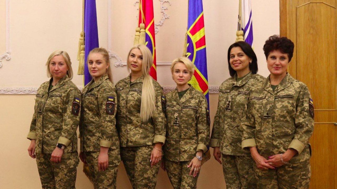 Ukrayna ordusunda 5 bin kadın asker cephede
