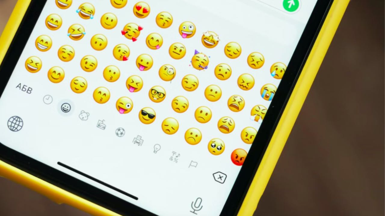 Yukarı parmak emojisi çiftçiye 56 bin Euro'ya patladı!