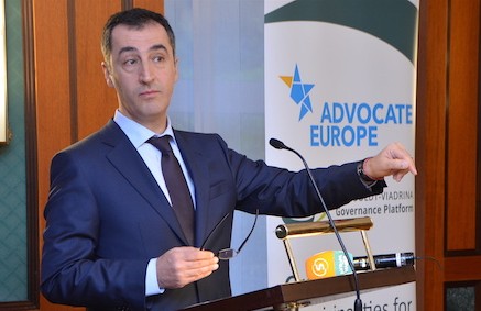 Cem Özdemir: Vize muafiyeti Türklerin hakkı