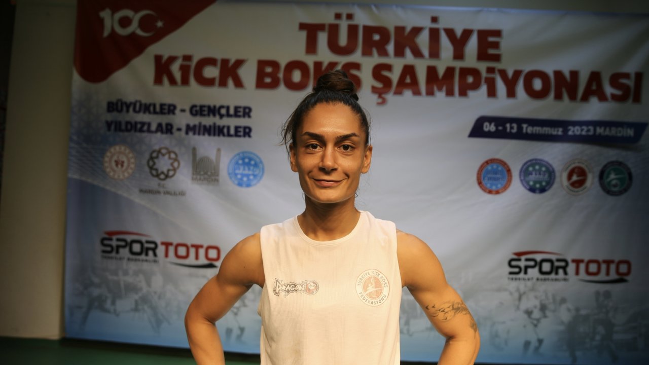 Hemşire Duygu kick boksta kariyerini yenilgisiz sürdürüyor