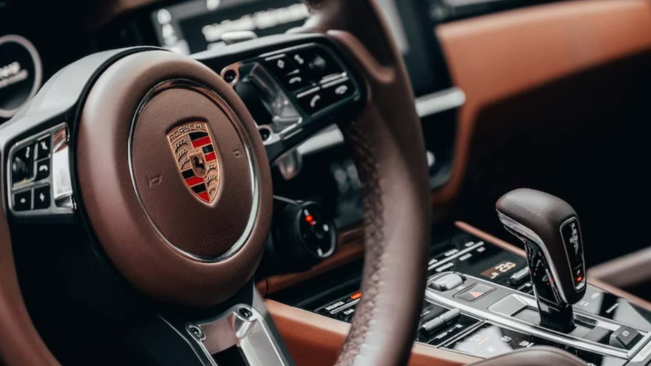 Porsche'unu satan adam 'Organize İşler' yöntemiyle dolandırıldı