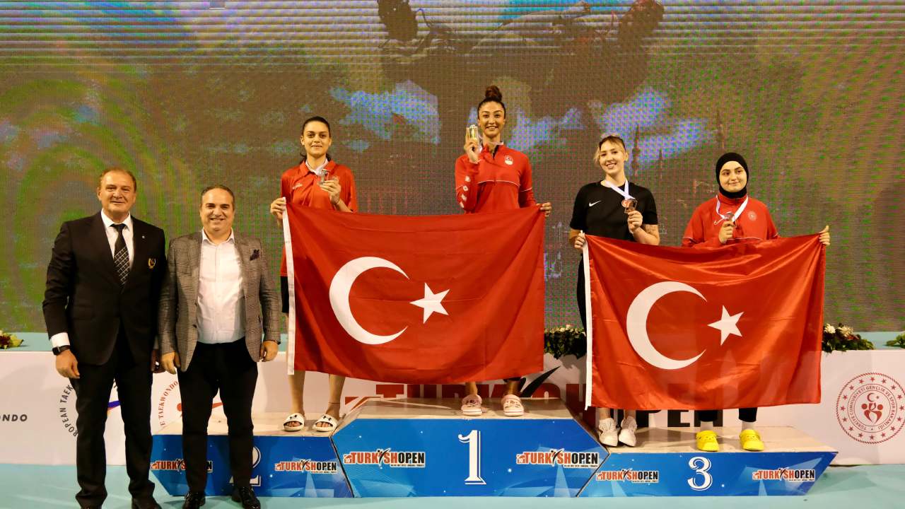 Milli yüzücüler, Avrupa Gençler Şampiyonası'nda 7 madalya kazandı