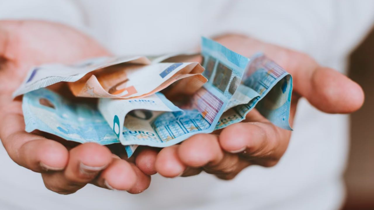 Almanya'da uzmanlar acil durumlar için kenara ne kadar para ayırmanız gerektiğini açıkladı!