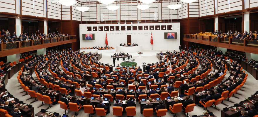Türkiye'de meclis olağanüstü toplantıya gidiyor