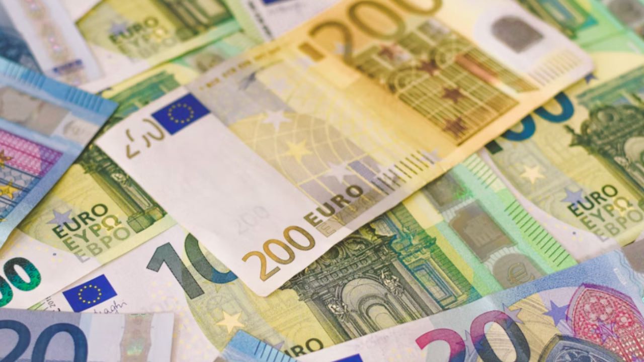 Gümrük memurları Türk sürücünün 440 Bin Euro'suna el koydu!