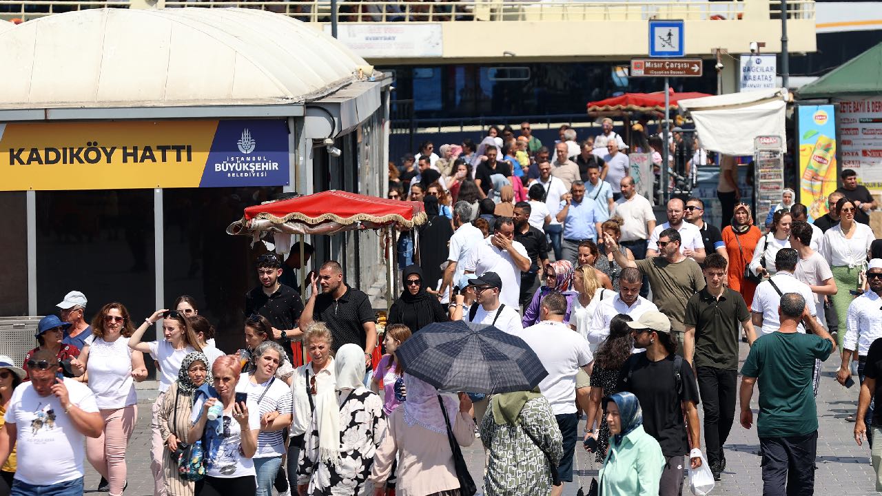 İstanbullular aşırı sıcak havayla mücadele ediyor