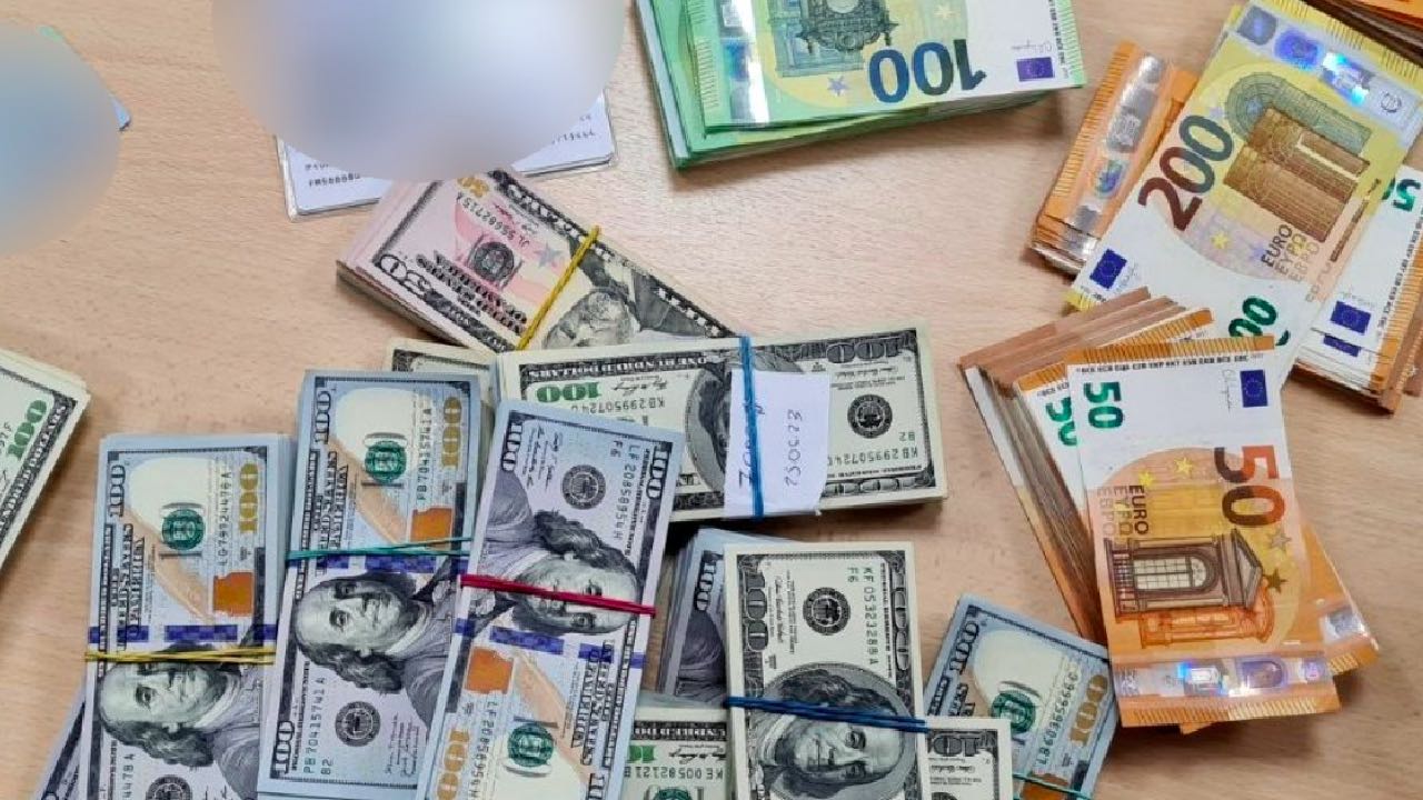 Gümrükte 10 bin Euro beyan etti, arabadan 100 bin dolar çıktı!