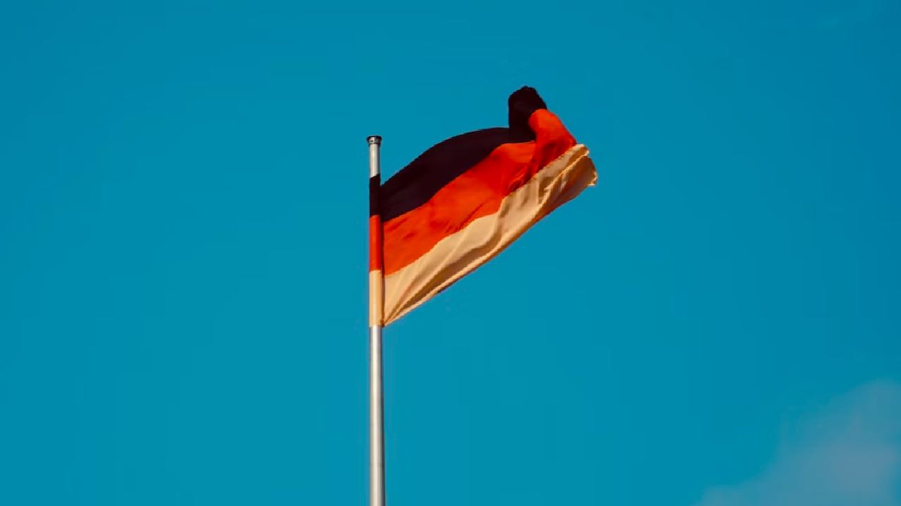 Almanya’da imalat sektörü beklentilerin üzerinde daraldı