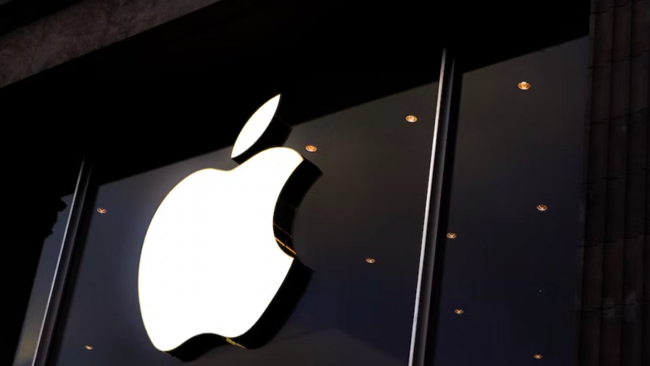 Apple'ın ayakkabısı açık artırmayla satılıyor