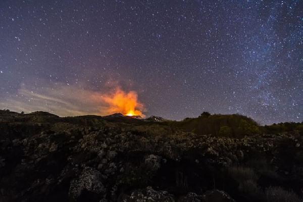 Korkulan oldu: Etna harekete geçti