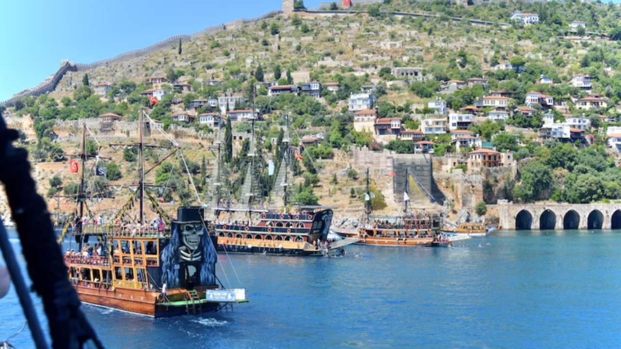 Ruslar Türkiye'deki konutlarını kiralayarak Türk turizmini mahvetti!
