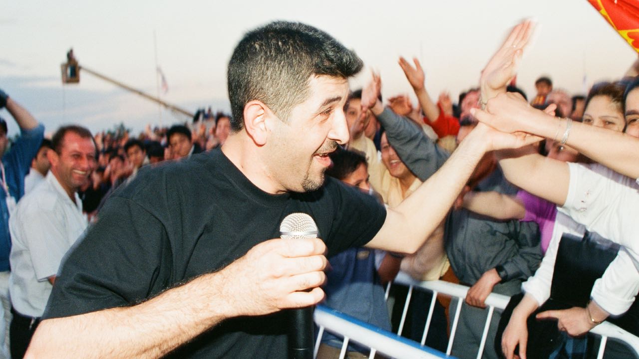 Anadolu rock müziğinin "sevgi adamı" Murat Göğebakan