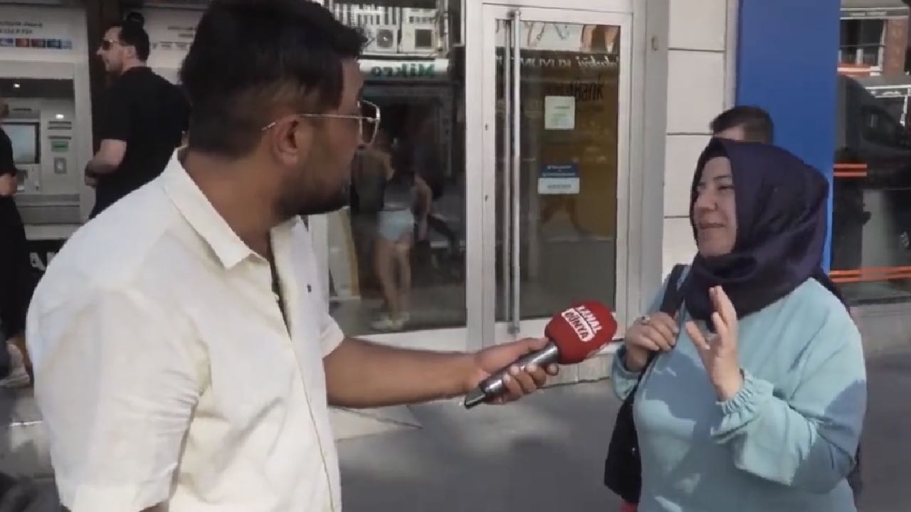 Sokak röportajında ''Seçim gecesi zaferimizi kutlamıştık, şimdi çocuklarımın geleceği için Almanya'ya gitmek istiyorum'' dedi