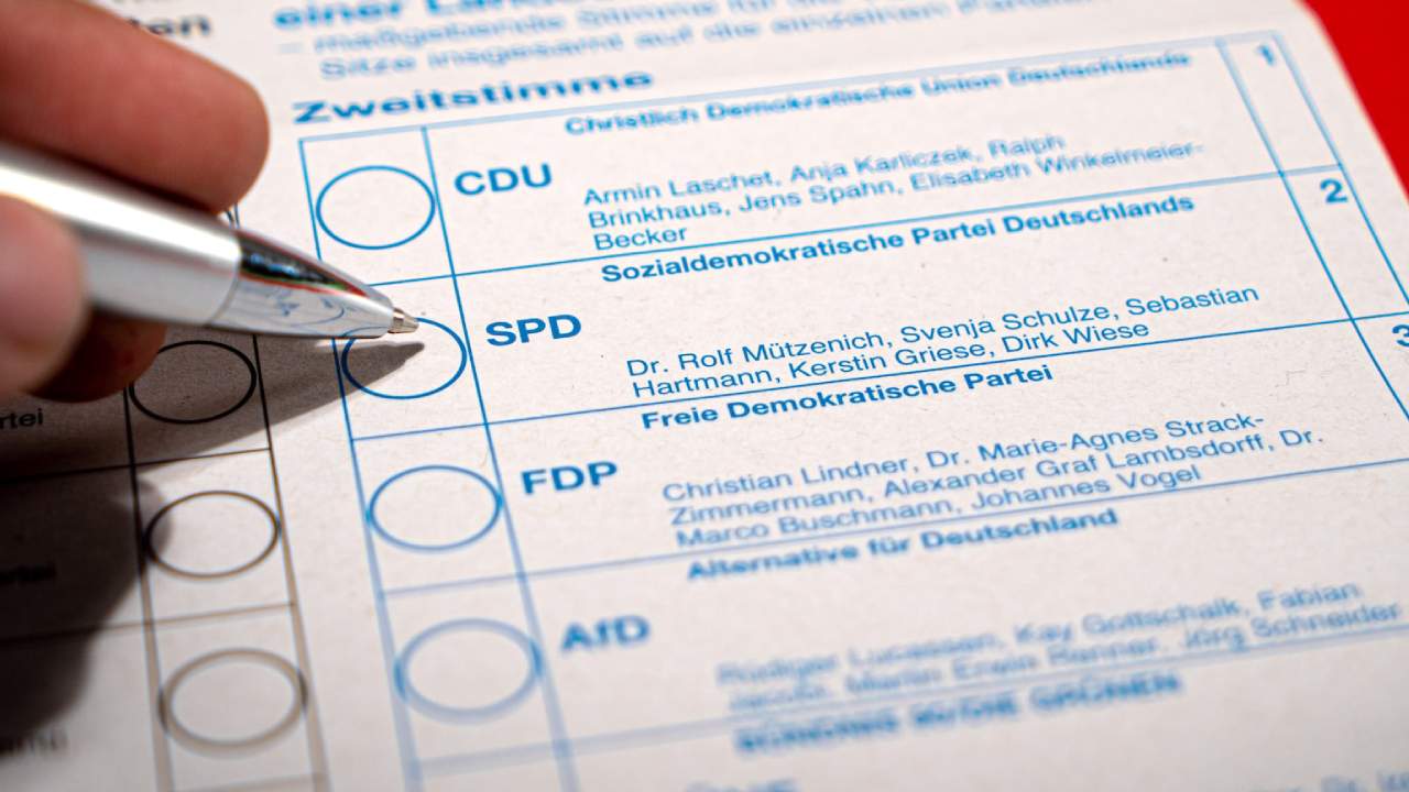 Almanya'da 'yarın genel seçim olsa' anketinde şaşırtan sonuç