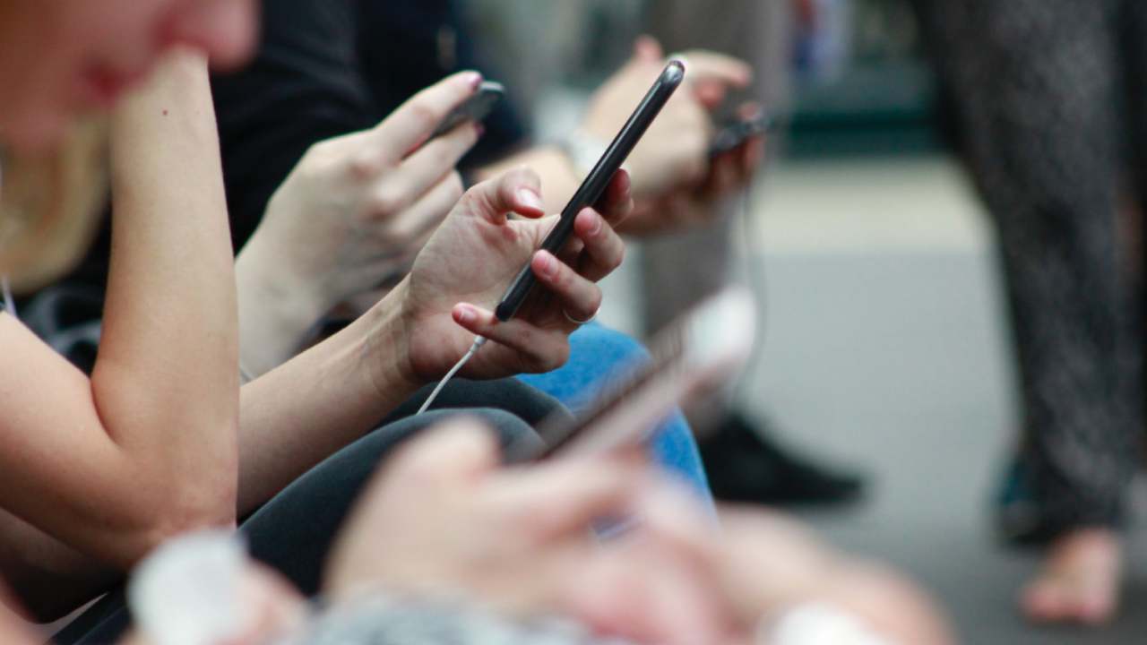 Almanya'da operatöre sadık kalmak, cep telefonu kullanıcılarına yüzlerce Euro'ya mal oluyor