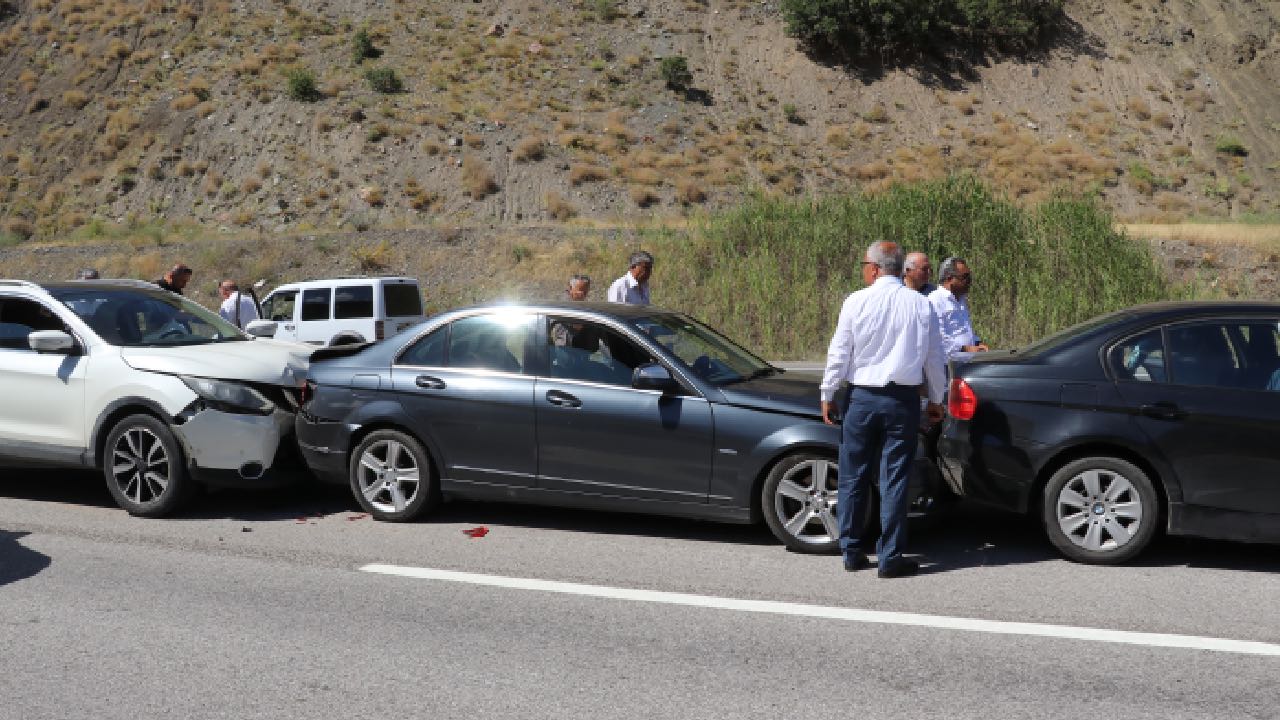 Kılıçdaroğlu'nun Erzincan konvoyundaki kazada 2 kişi yaralandı