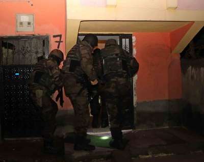 Adana'da 15 Şubat öncesi şafak operasyonu: 17 gözaltı