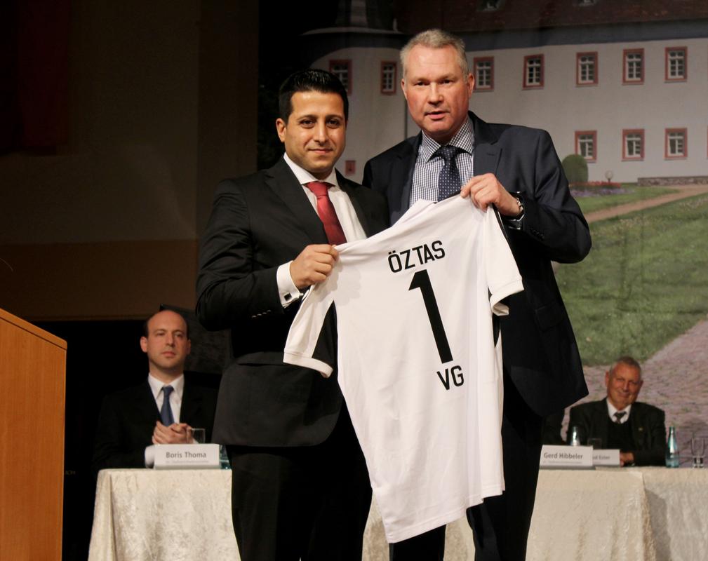 Halil Öztaş mazbatasını aldı