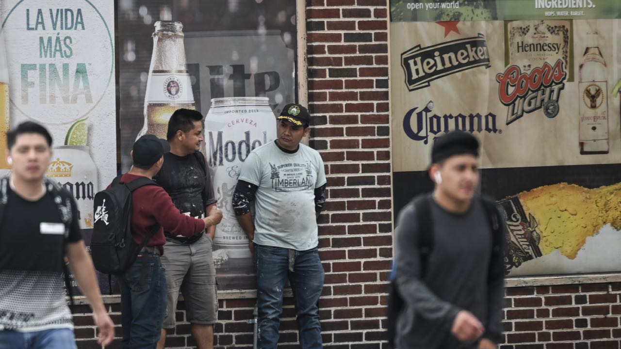 Tehlikeli yollardan Amerika'ya giden göçmenlerin iş umudu: Gündelikçi işçi pazarı