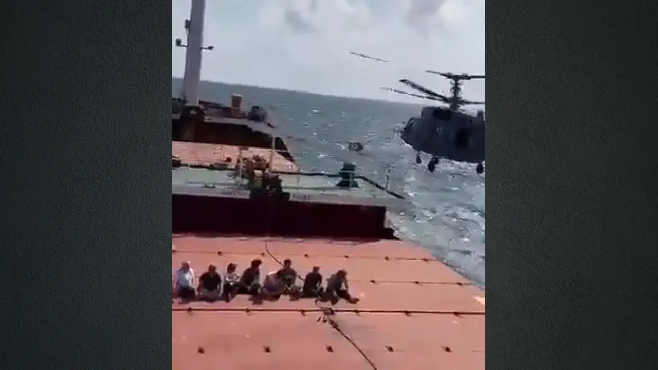 Rus savaş gemisi, Türk kargo gemisine ateş açtı