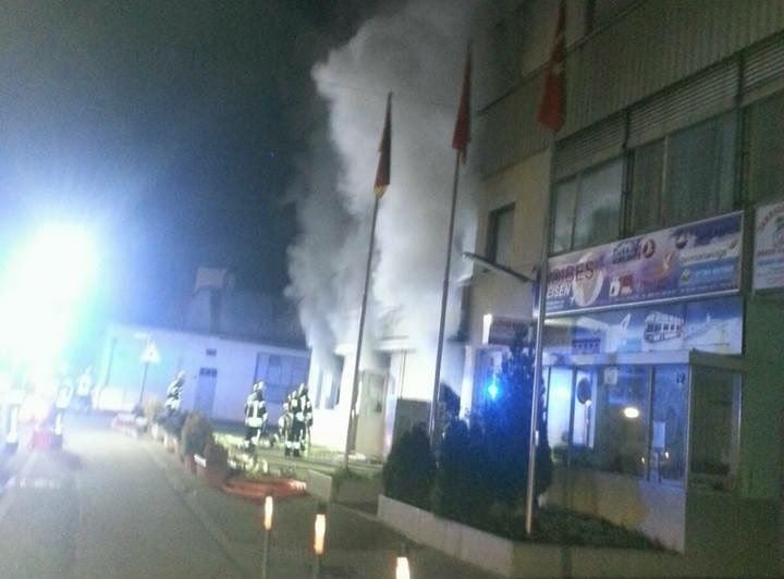 Almanya'da bir camiyi daha yaktılar