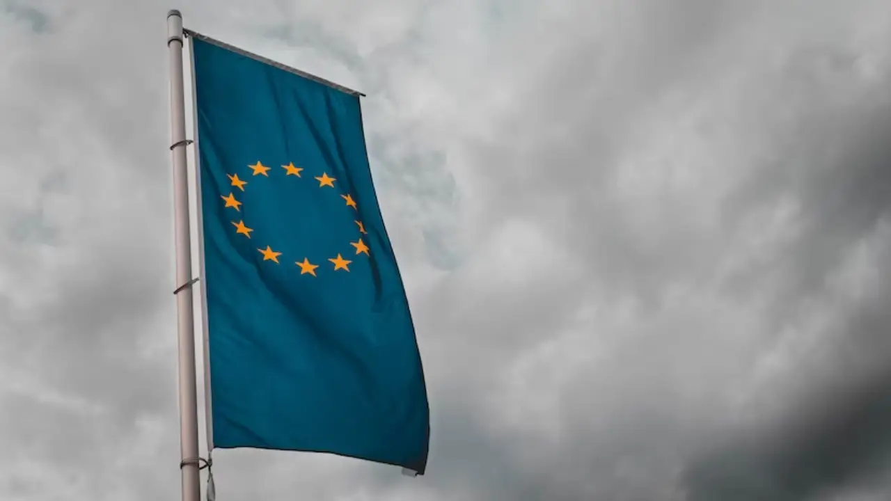 AB Komisyonu Başkanı, Hollanda'da seçimlere katılmak için istifa etti