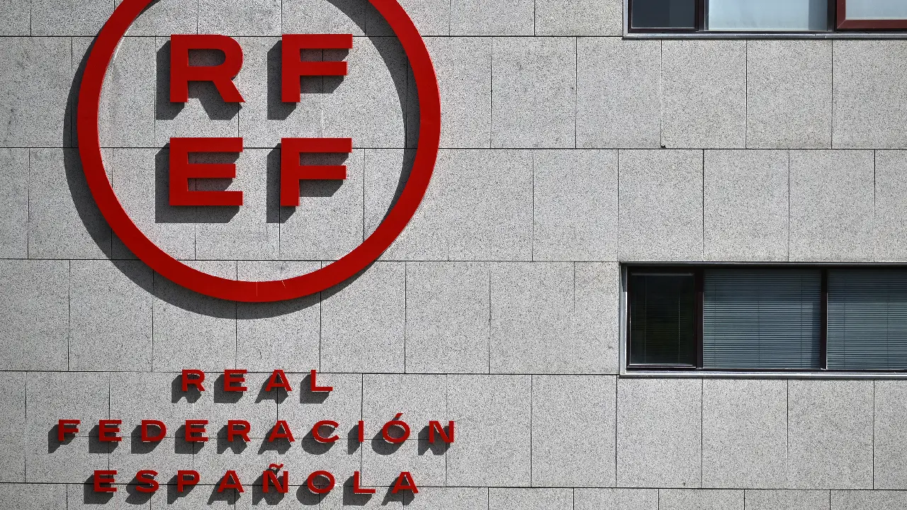 Final maçındaki tavırları tepki çekmişti, istifa etmeyeceğini duyurdu