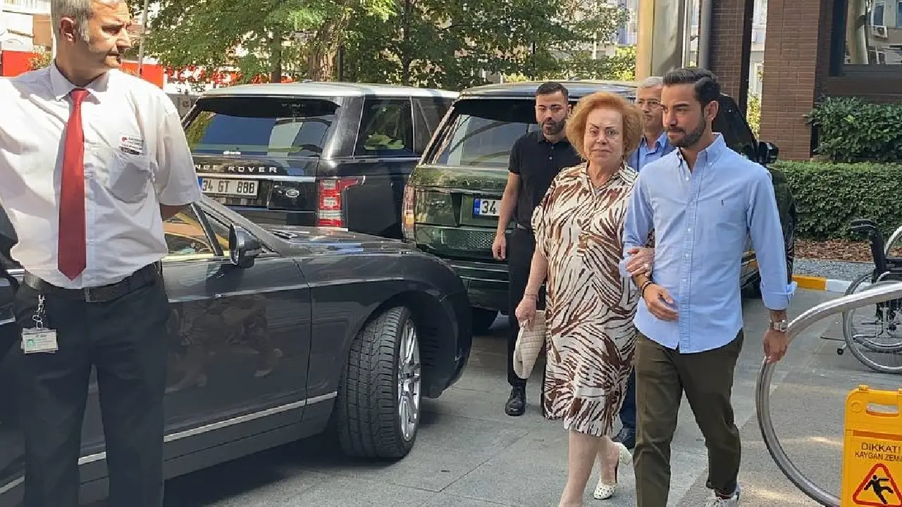 Sabancı çiftini yakınları hastanede ziyaret etti
