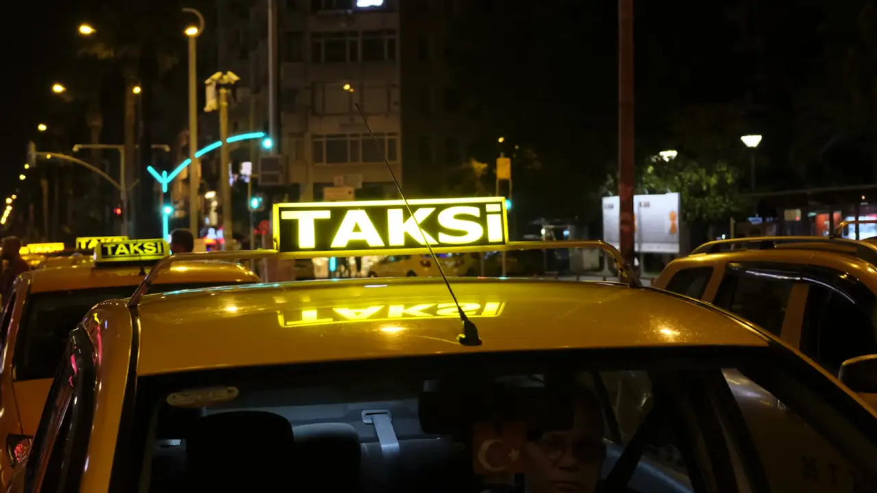 Türkiye'de yolcuyla pazarlık yapan taksiciye ceza