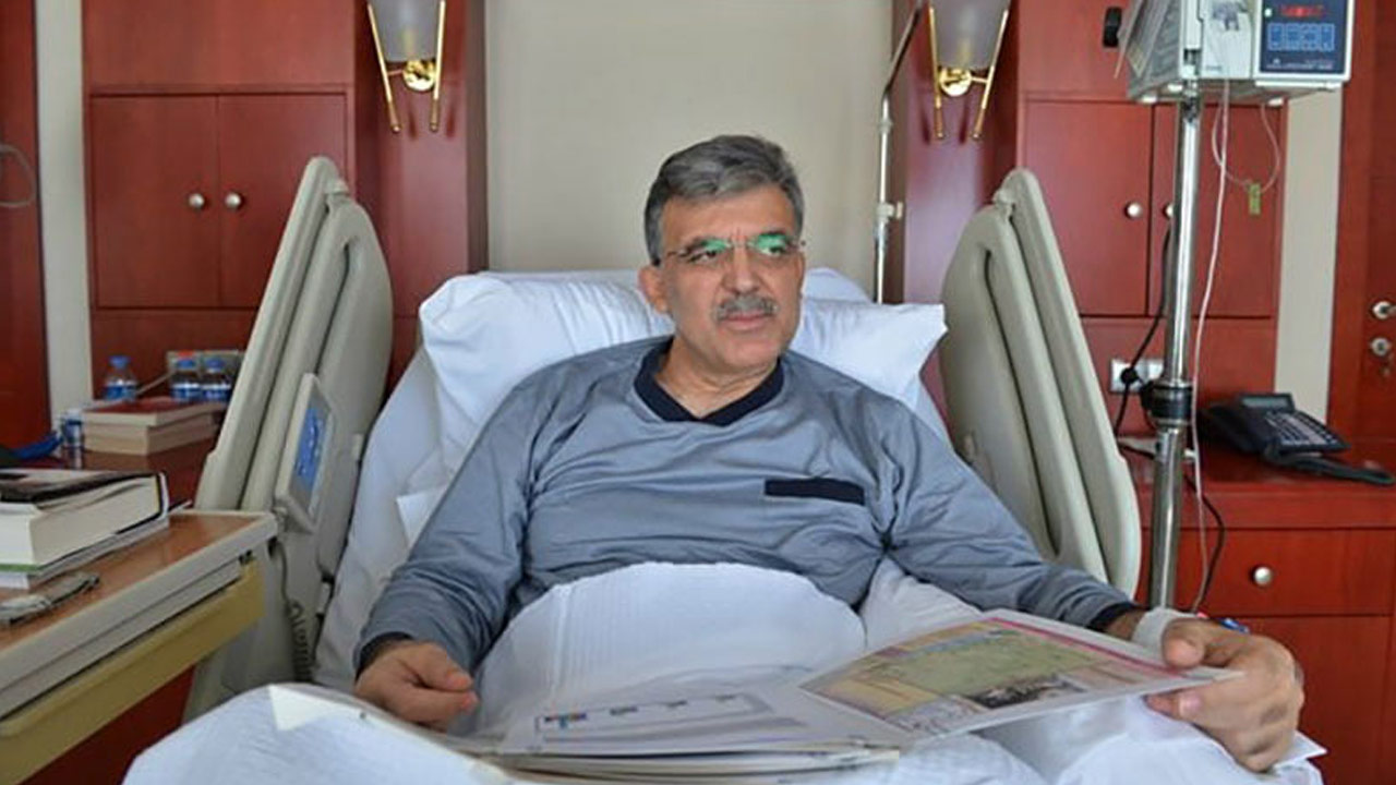 Bir 30 Ağustos klasiği: Abdullah Gül bu kez kaçtı ama yüzlerce kişi onu yine yakaladı