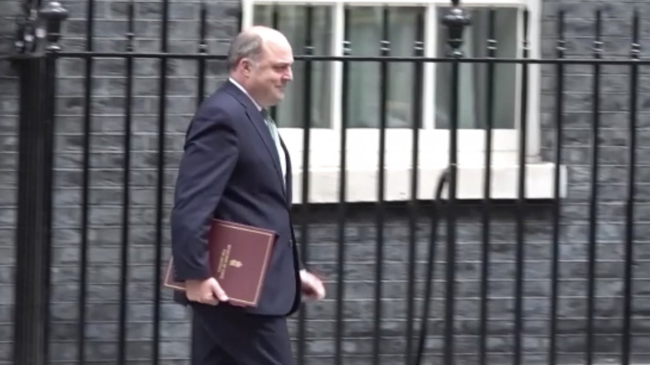 İngiltere Savunma Bakanı istifa etti