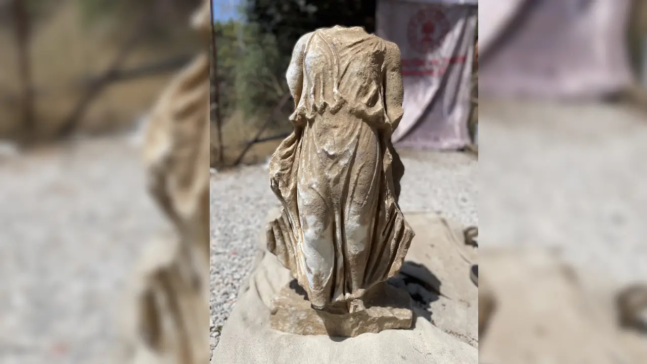 Syedra'da 1800 yıllık "zafer tanrıçası" bulundu