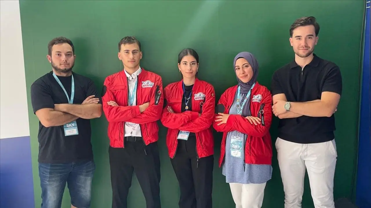 Yurt dışında yaşayan Türk gençleri, Türkiye ile gurur duyuyor