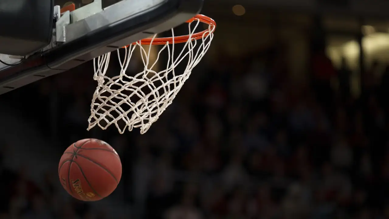 NBA'de forma giyen basketbolcu ülkesinde kamp düzenledi