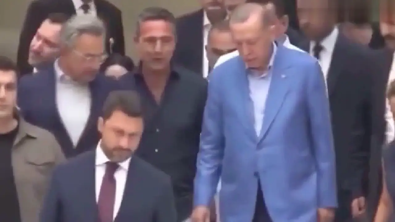 Ali Koç'un Erdoğan'ı elleri cebinde yolcu etmesi gündem oldu!
