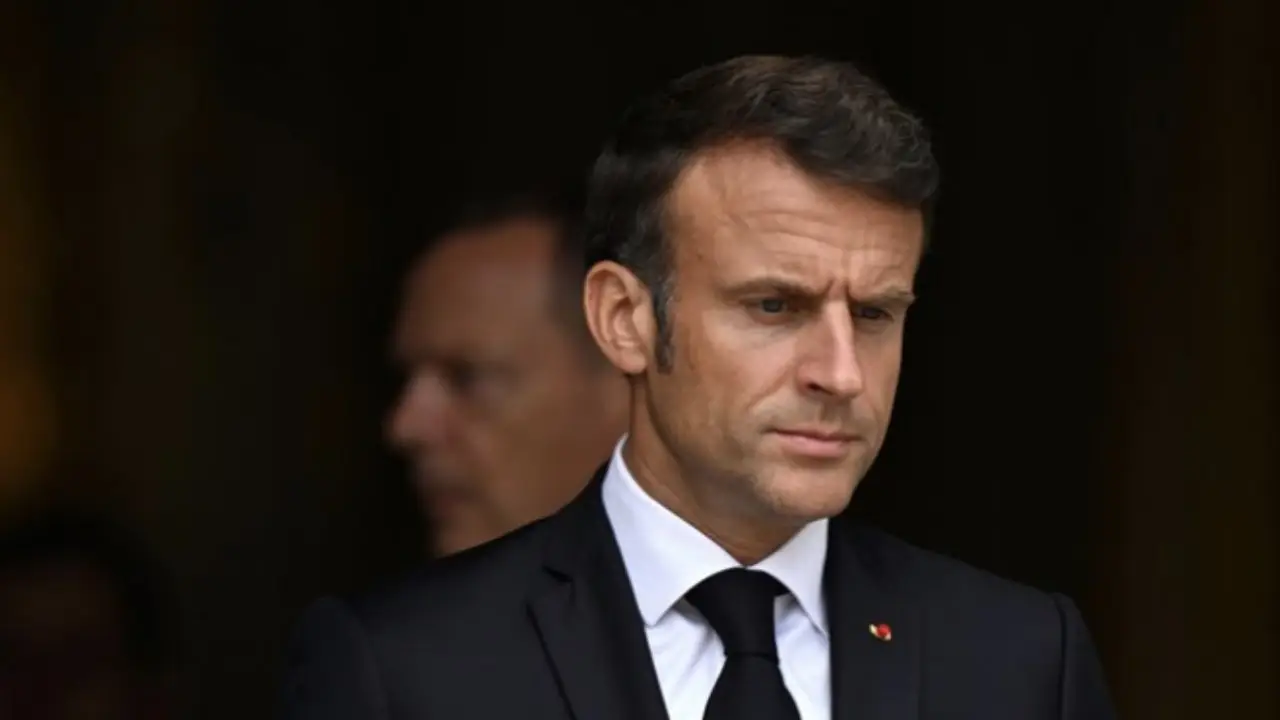 Macron'dan Rus Bayrağı'na veto
