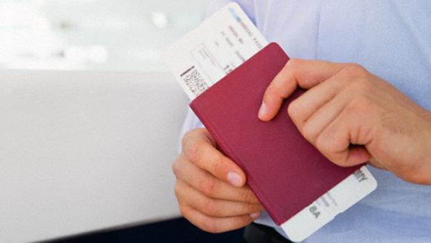 Almanya'ya sahte pasaportla girdiler