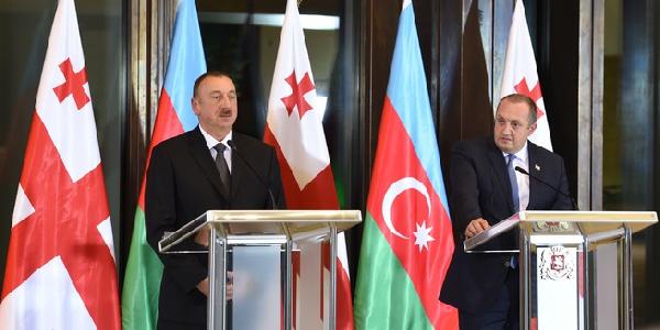 Ermenistan ve Azerbaycan resmen savaşta