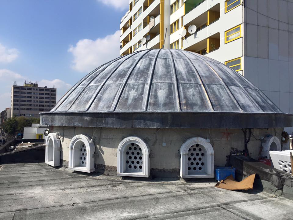 Berlin'de camiye domuz başı bırakıldı