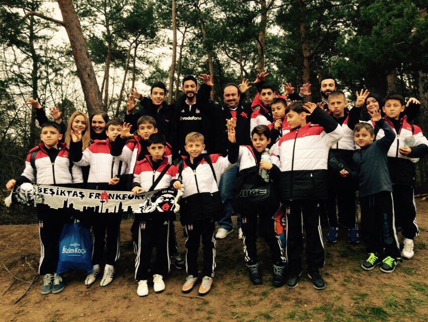 Beşiktaşlı minikler Almanya'da çeyrek final oynadı