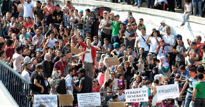 Almanya'da mültecilere 17 milyar harcayacak