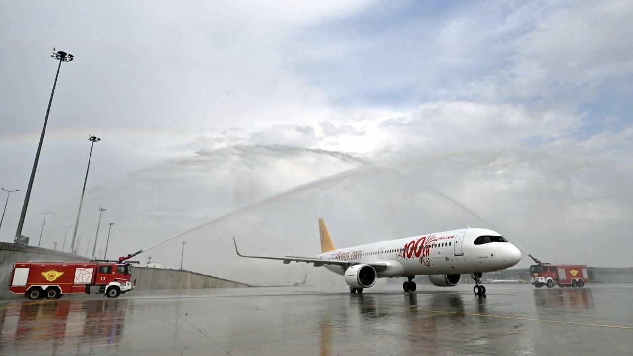 Pegasus, 100. uçağı "Cumhuriyet"