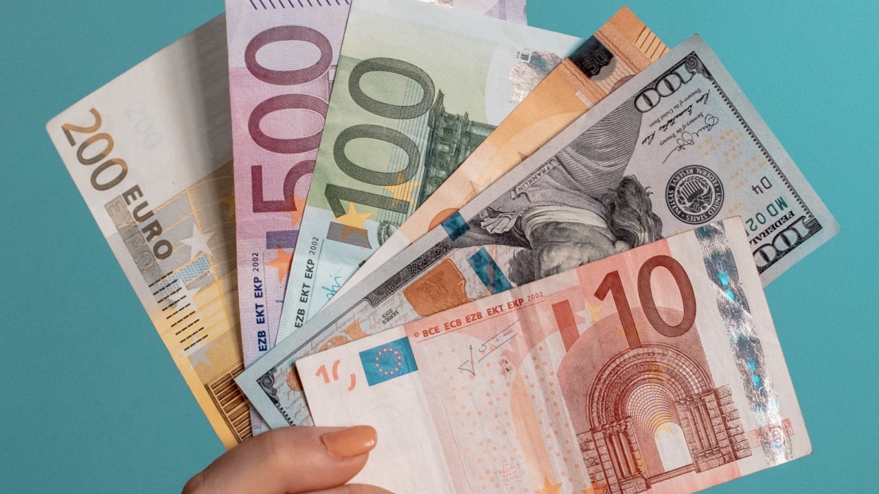 Euro haftaya nasıl başladı?