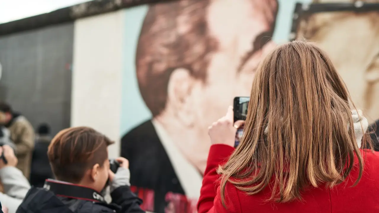 Berlin Duvarı neden inşa edildi?