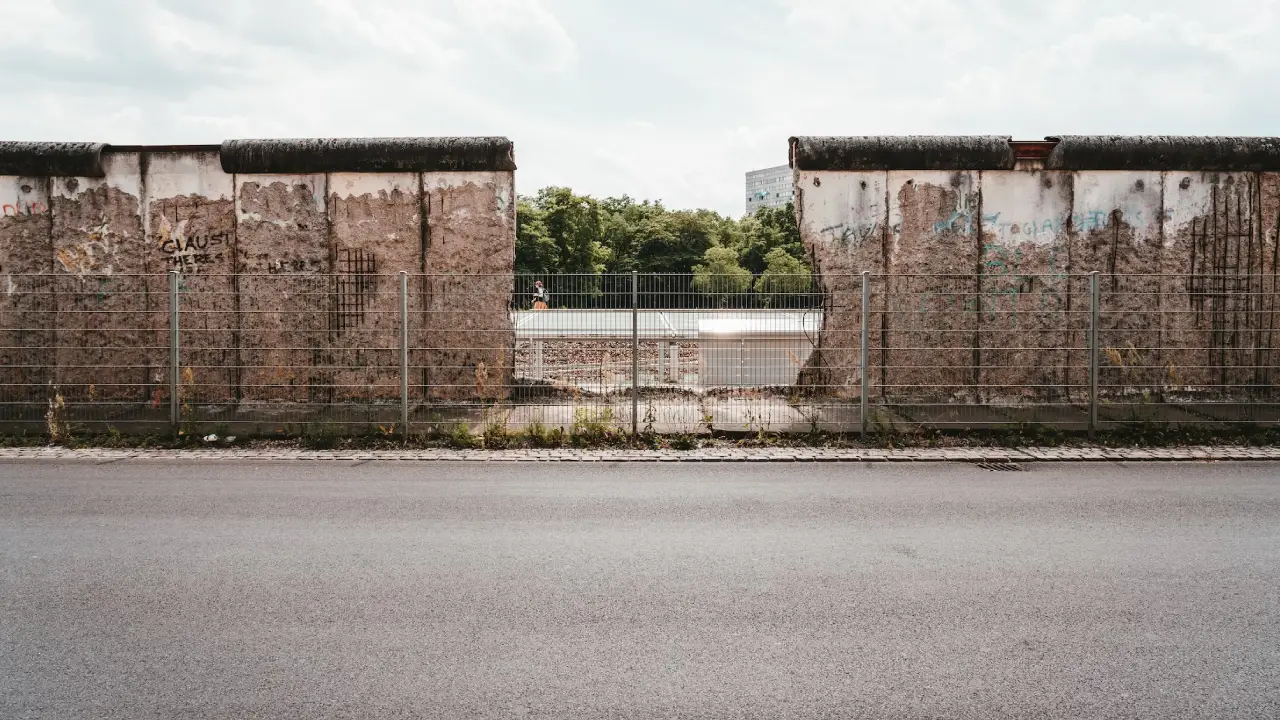 Berlin Duvarı'nın yıkılışı