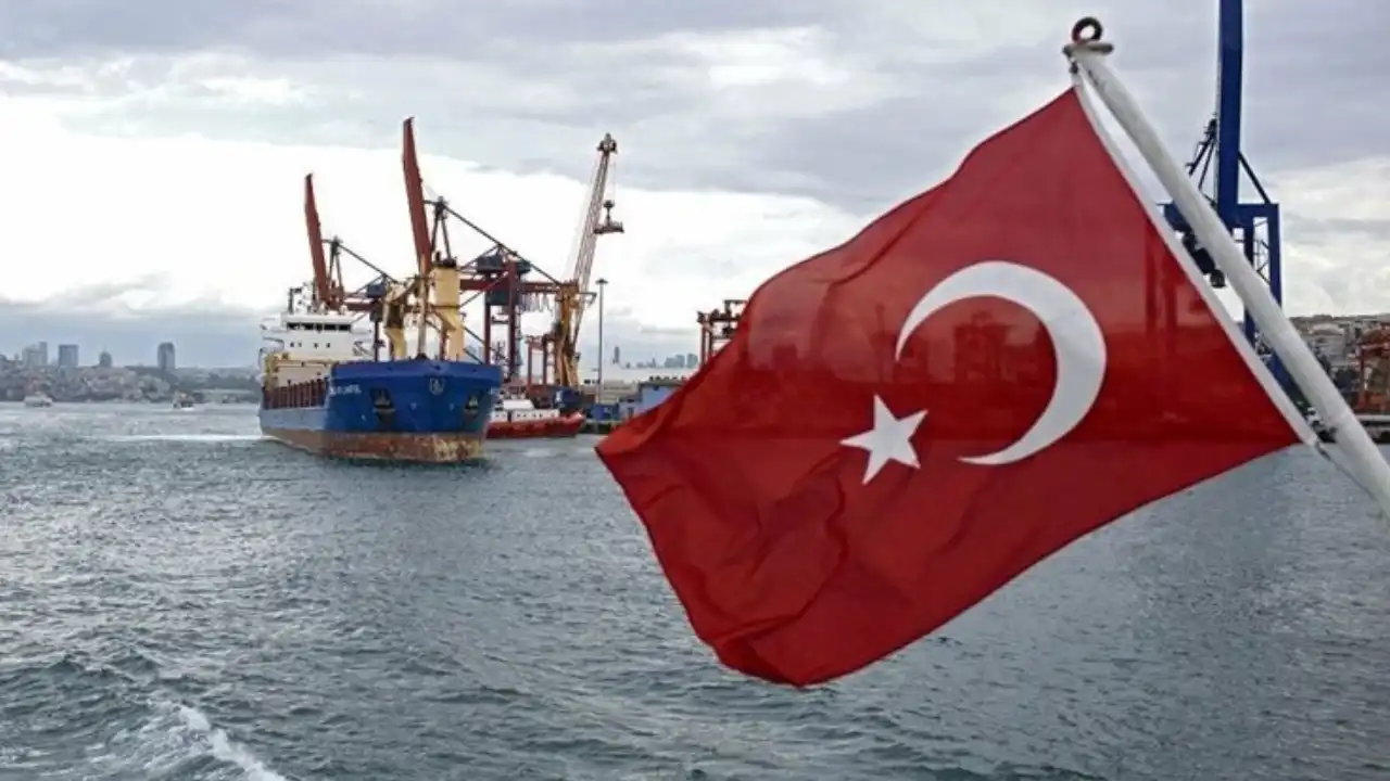Türk bayraklı gemi Karadeniz’de mayına çarptı
