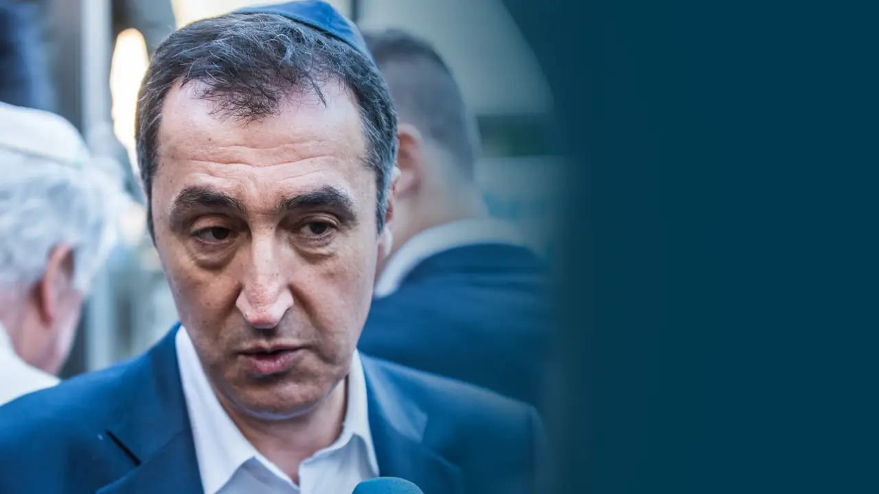 Türk asıllı Bakan Özdemir, Almanya'daki 'Filistin'e destek' gösterilerine ateş püskürdü: "Midemi bulandırıyorsunuz!"