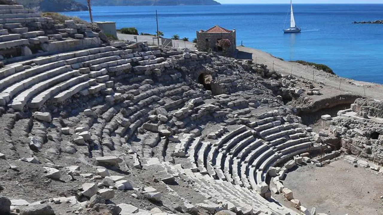 Knidos'un tarihi yapıları kazı ve restorasyonla ayağa kaldırılıyor